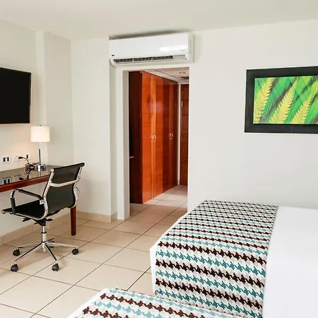 Costa del Sol Wyndham Pucallpa Esterno foto