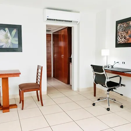 Costa del Sol Wyndham Pucallpa Esterno foto