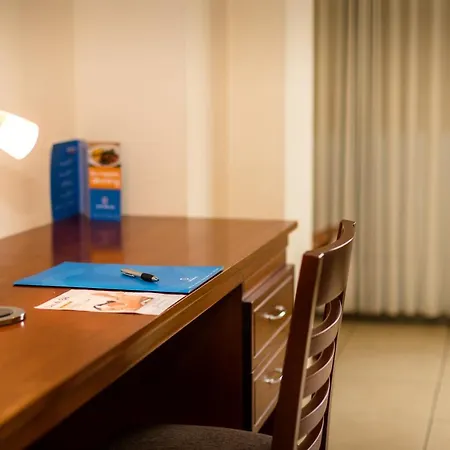Costa del Sol Wyndham Pucallpa Esterno foto A desk in a hotel room